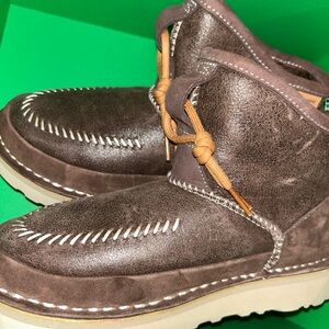 Brown Leather woman’s Ugg Boots